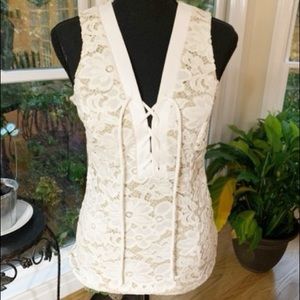 White lace sleevless top sz S Venus